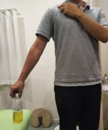 半年以上続く〝五十肩〟ペットボトルストレッチで肩の石灰化を和らげる　ただし無理は禁物！