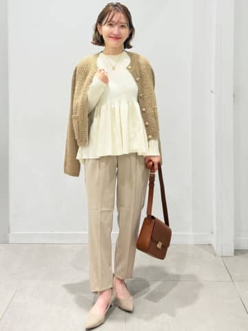 「暗くなりがちな冬コーデ」に“この1本”！【GU】大人のきれい見え♡「ベージュパンツ」