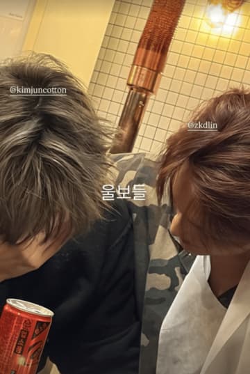 EXOの8年ぶりの舞台に号泣…スホ・カイの感動ショットをド・ギョンスが公開