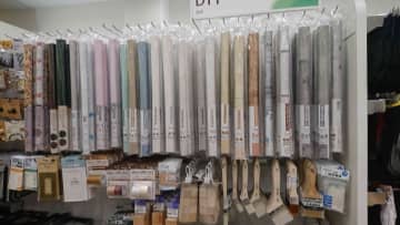 【セリア活用術】「リメイクシート」でお部屋のイメージを簡単に変える！選び方から貼り方のコツまで紹介