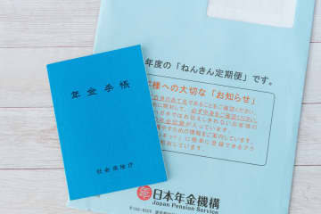 誕生日に届いた「ねんきん定期便」によると老後の年金額は“15万円弱”…。親に話すと「そんなもの」だそうですが、本当でしょうか？