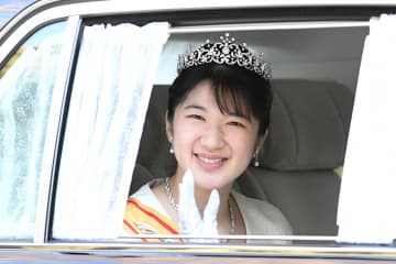 愛子さまもティアラを新調されず…私的費用「内廷費」を増額されない天皇ご一家の”ご本心”