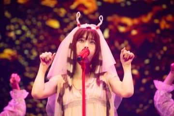 アイナ・ジ・エンド、2025年最後のワンマン＜nukariari＞盛況。初のアジアツアー開催も発表