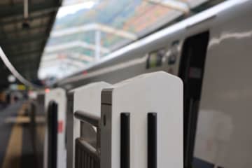 年末は家族で「のぞみ」で帰省の予定。「自由席で少しでも節約」と思っていたら“全席指定席”と聞きショック！ なぜ予約できないのでしょうか？「通常期・繁忙期」の料金も確認