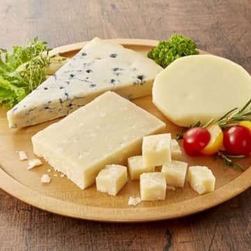 週に1回のチーズで認知症を予防⁉ 8000人対象の日本の研究