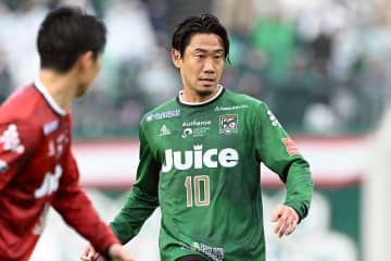 本田→香川ホットラインが復活　柏木引退試合で躍動…絶妙な連係弾を披露