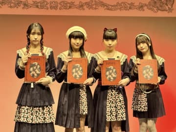 ファントムシータ　初の〝寫眞集〟発売を喜ぶ　自己採点は満場一致の「１５０点です！」