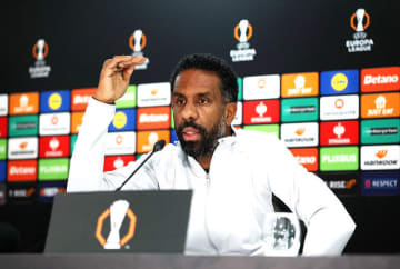 「招聘するべきではなかった」日本人カルテット所属の名門、新監督就任後にまさかの４連敗…英伝説FWが苦言「あそこで負け続けるなんてありえない」