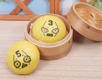 「ジョジョ」承太郎らの新ビジュ＆新グッズが見逃せないッ！“冬限定”S・Pカレーまんも食べたイィィーー！ 「THE★JOJO WORLD」