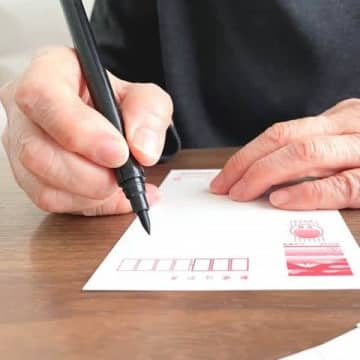 「年賀状じまい」宣言は失礼になる？ SNS《正月早々、気分が悪い》の心理と伝え方の正解