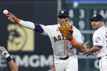 球宴スターが射止めた“美女アスリート”　浜辺でキス…結ばれた2人に祝福殺到「可愛い～」