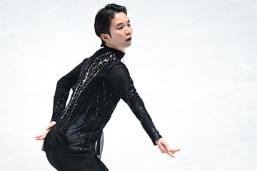 全日本フィギュア演技後「耐えきれない」「涙腺が決壊」　リンク脇で感動の光景、本人「見せたかったなぁ～…」