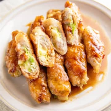 【豚ロース×キャベツ】気づいたら10枚消えてた…！甘辛チーズだれが反則級の「巻くだけ絶品おかず」レシピ