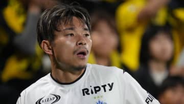 「親交があったとは…」元日本代表MF、“高校の同級生”プロ野球のスターとツーショット公開！