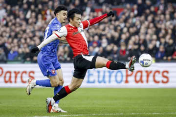 上田綺世＆渡辺剛がフル出場…退場者を出すもドロー決着、フェイエノールトは公式戦連敗を3でストップ