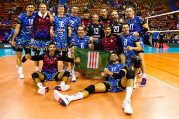 ペルージャ決勝進出！ 地元クラブとの完全アウェーマッチをストレート撃破　SVリーグ大阪ブルテオンとタイトル懸け激突【バレー世界クラブ選手権】