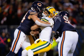 パッカーズQBラブ、ベアーズ戦でヘルメット同士の接触を受けて脳しんとう