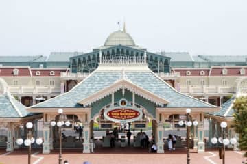 ディズニーランドで収録しても「ロケ」と言うのはNG　ひろゆき氏、“夢の国”の裏ルールに衝撃