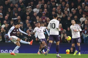 M・ロジャーズが2試合連続の“ブレイス”！　アストン・ヴィラ、マンUを破って公式戦10連勝達成