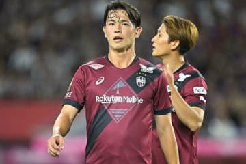 「めっちゃ綺麗な新婦さん！」Ｊ１神戸の23歳MFが美人インフルエンサーとの結婚を報告→アツアツ挙式ショット公開に反響続々！