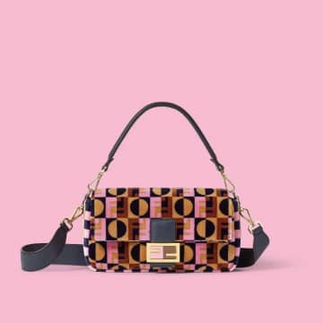 フェンディ×「エミリー、パリへ行く」シーズン5記念カプセルコレクション登場！