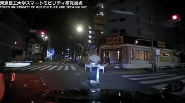 「何やってんだ！」。電動キックボードが信号無視で飛び込んできた。静岡県警のドラレコ映像【2025年回顧】