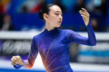 全日本フィギュアで「日本人離れした体型」と話題　16歳女子のクジャク衣装が「野生的」