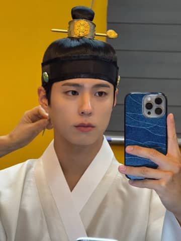 「彼の顔を見るだけで誰もが笑顔になる」パク・ボゴム、「今年のバラエティタレント賞」に!!