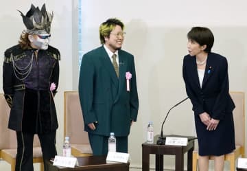 首相、映画や音楽振興へ意見交換　海外展開支援で日本経済成長へ