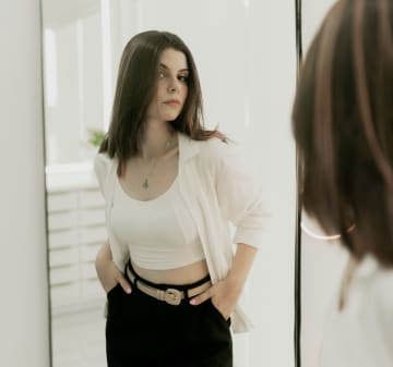 「美人なのに、なぜか選ばれない」なら、今こそ自分を見つめ直す時。主観を捨てて客観視で勝つ。恵比寿・銀座で本当の魅力を知る、大人の戦略的診断