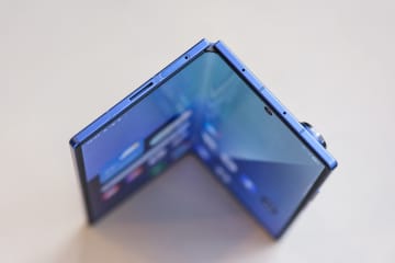 折りたたみiPhone、分厚くて重い？「折り目なし」にも技術的課題か