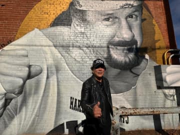 大仁田厚が亡きテリー・ファンクさんを偲び墓地を訪問「俺は心のどこかでテリーが亡くなるなんて思っていなかった」