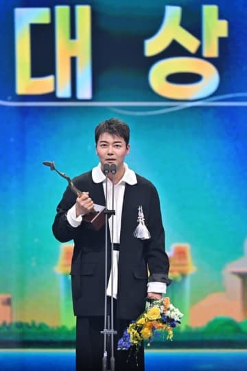チョン・ヒョンム、初の大賞に輝く！パク・ボゴムら「2025 KBS芸能大賞」で続々受賞