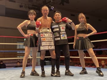 ETICKET GIRLS(仮)#5＆イーチケラウンドガールにてAzullyが堂々の1位に！～イーチケラウンドガールの横断幕で後楽園ホールの客席に華を添えた～