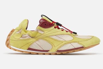 ボッテガ・ヴェネタ“トレッキングシューズ”着想の薄底スニーカー、コード付きのリップストップアッパー