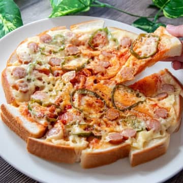 【食パン準備してキッチンに集合！】「広げて焼くだけでピザ完成！？」「いつでも焼きたて食べられるとか神すぎ」買うより安くてウマいピザレシピ