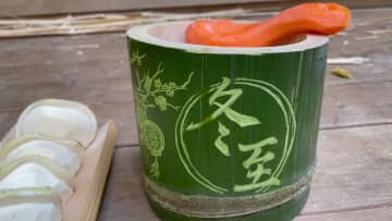 パンダの「妹珠」、冬至の行事食を満喫　中国・広州市