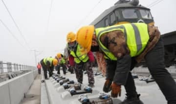 京港高速鉄道雄安－商丘区間の本線レール敷設が完了―中国