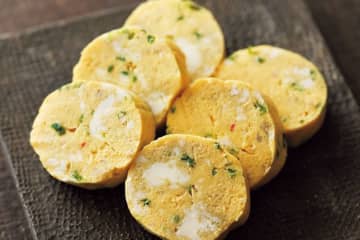 お正月準備は、火を使わずにレンチンで作る華やかなおせち「カニ入り卵焼き」