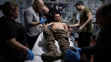 前線で1カ月身動き取れず、救助に現れたのは車輪のついたロボット　ウクライナ東部