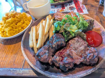 【神保町】1,200円で肉ドーン！肉が食べたい日は絶対コレ！「森のブッチャーズ」のステーキプレート