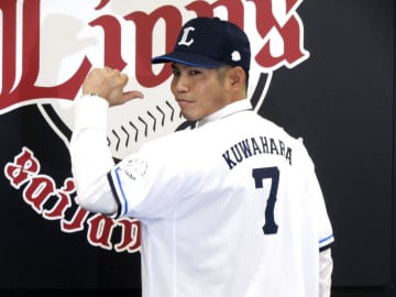桑原将志、来季「熱いプレーを」　DeNAからFAで西武へ