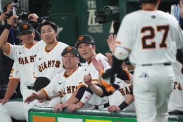 世界的美女と巨人が特別コラボ　ピンク文字の激カワユニも…11種類を発売へ