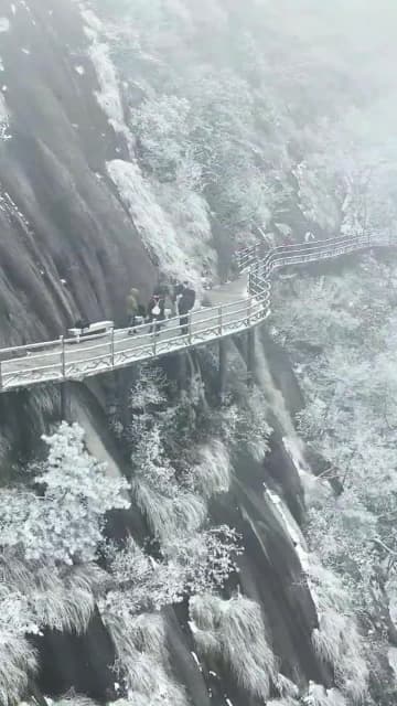 まるで水墨画、九華山に広がる銀世界　中国安徽省池州市