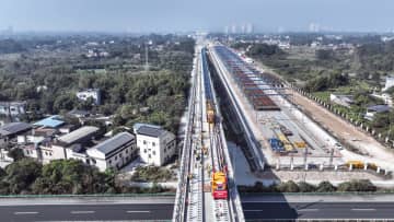 中国の南珠高速鉄道、広西チワン族自治区側でレール敷設開始