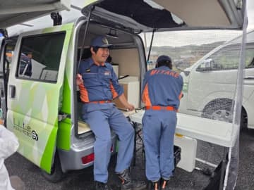 自治体と共同開発したEV軽バンの防災車両