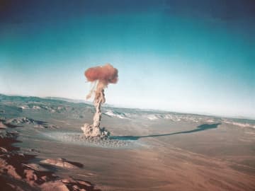 スイス、国民の7割が核兵器禁止条約への参加を支持　世論調査