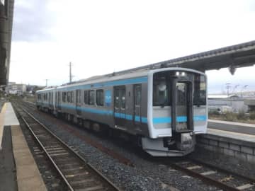 地震で被災のJR八戸線 鮫～久慈が再開 臨時ダイヤで運転