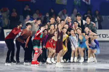 坂本花織、鍵山優真が特別コラボ　フィギュア五輪代表が熱演