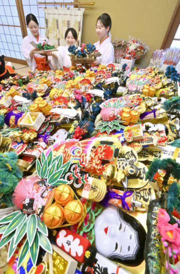 福かき寄せる熊手　石岡・常陸国総社宮　茨城